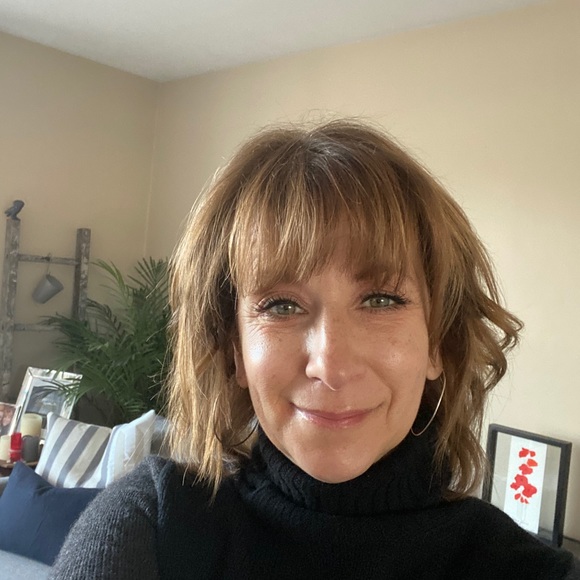 Meet your Posher, Erica - Picture 2 of 2